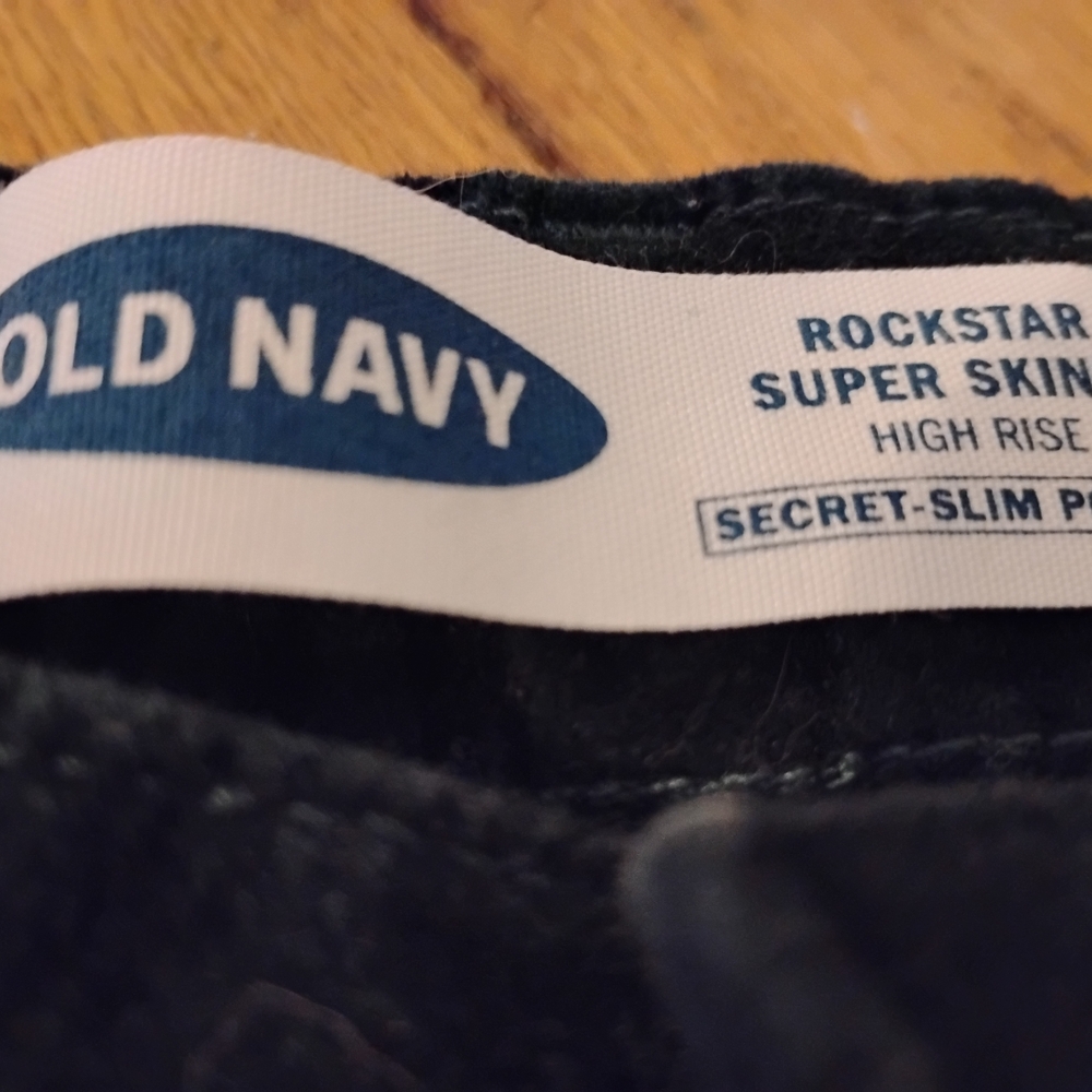 Old Navy Black Rockstar Super Skinny Jeans Label Detail